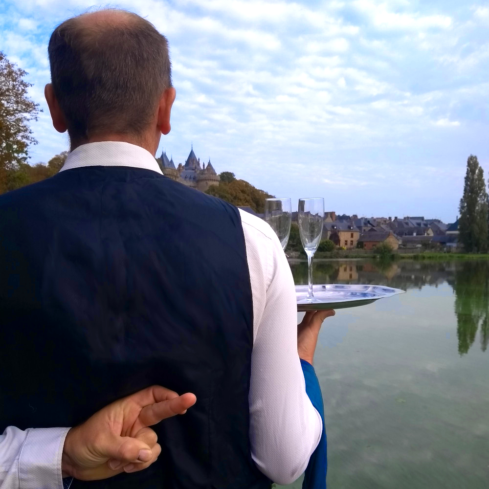 Bastien Faux serveur comique